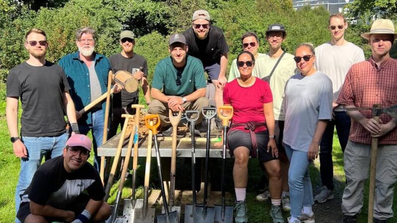 Baumpflanzaktion in Radevormwald: Zehn „bunte“ Weiden für den Nordstadtpark