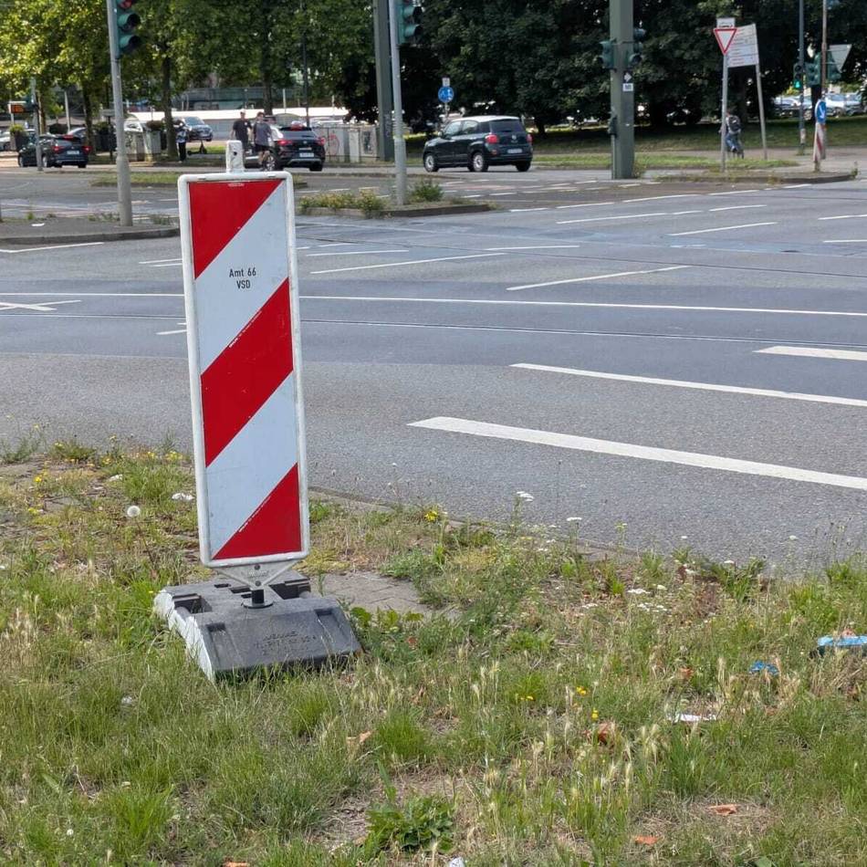 Nach Unfall mit Lkw: Blitzer am Mörsenbroicher Ei hat Totalschaden – was das den Verursacher kostet
