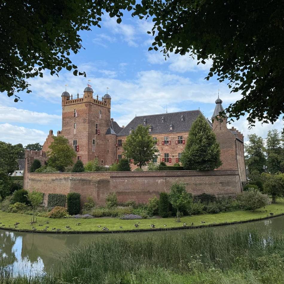 Schloss im niederländischen ’s-Heerenberg: Wo Geschichte und Natur sich treffen – ein Ausflug zum Huis Bergh