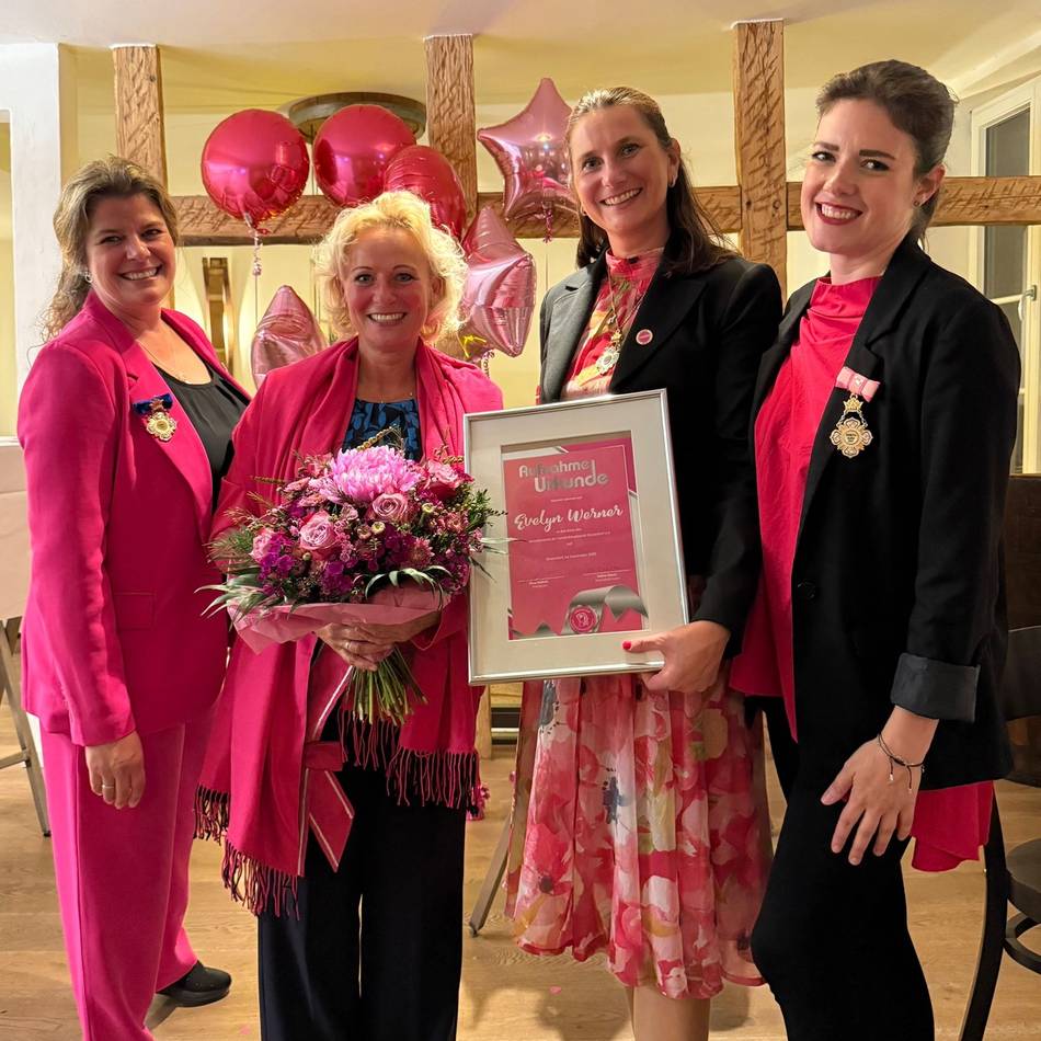 Karneval in Düsseldorf: Venetia Evelyn ist jetzt Mitglied im Venetienclub – „ein echtes Multitalent“