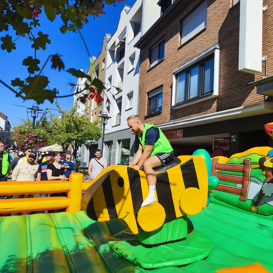 Michaelismarkt lädt zum Stadtbummel in Dormagen ein: Größtes Stadtfest bietet ein Programm für die ganze Familie