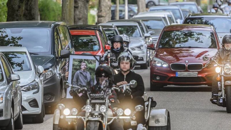 Nach tödlichem Unfall in Bedburg-Hau: Biker geleiten 15-jährigen Noah-Jo zur letzten Ruhe