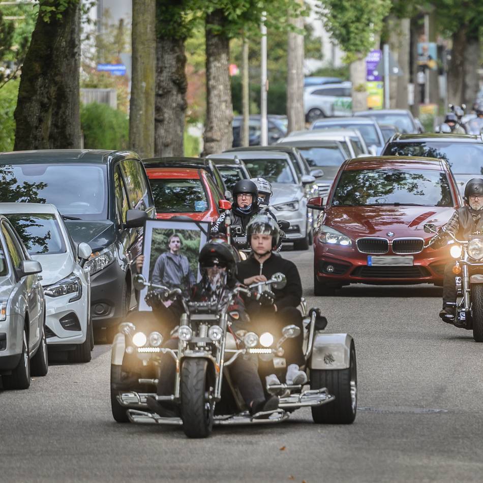 Nach tödlichem Unfall in Bedburg-Hau: Biker geleiten 15-jährigen Noah-Jo zur letzten Ruhe