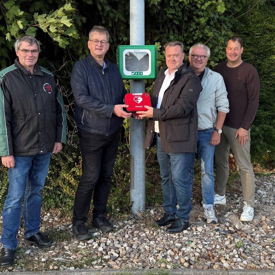 Emmerich: Spende von Kao Chemicals – Schützen erhalten Defibrillator für Praest