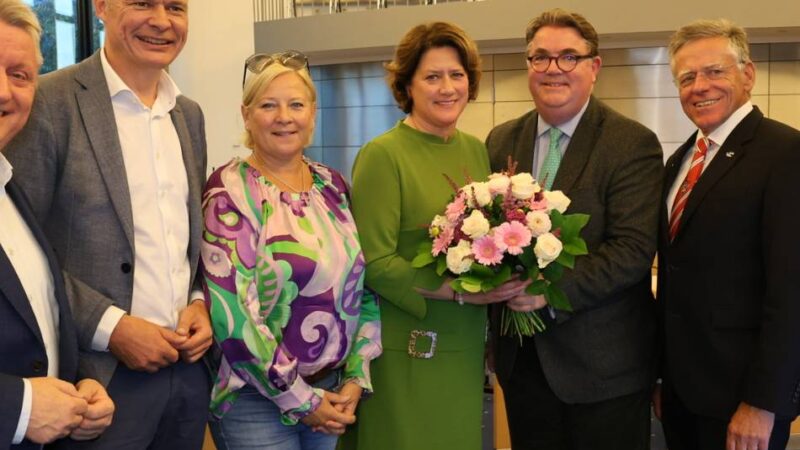 Stichwahlen im Rhein-Kreis Neuss: Freude über neue Landrätin – Schock über Ergebnis in Jüchen
