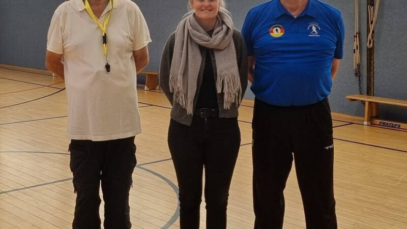 Grundschule am Deich und TuS 08 Rheinberg: In Wallach gibt’s Hockey im Sportunterricht