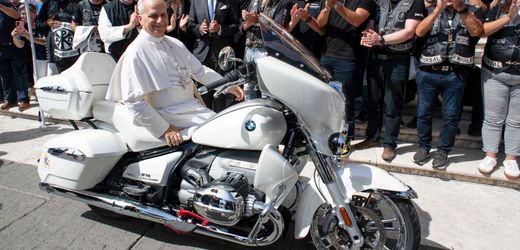Papst Leo XIV.: Vom Papst signiertes Motorrad wird versteigert