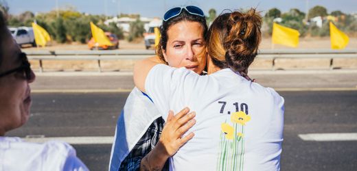 Israel: Die Geiseln sind zurück, Angehörige bangten bis zuletzt – Eindrücke aus Re’im