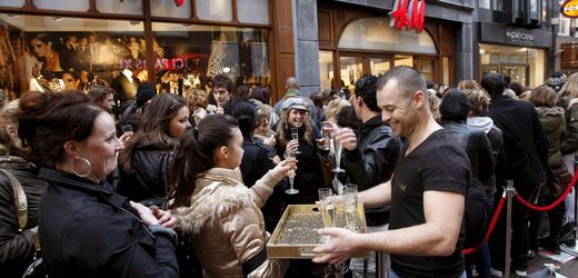 H&M x Glenn Martens: Anstehen für die neue Designer-Kollektion von H&M – wer macht das noch?