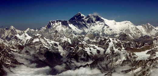Mount Everest: Rund 1000 Menschen von Schneesturm eingeschlossen