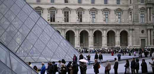 Louvre bleibt nach Diebstahl von Kronjuwelen nun doch noch geschlossen