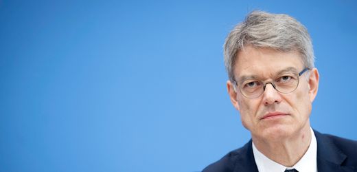 Patrick Schnieder muss pausieren, es schwelt ein Streit um Straßen-Neubauten