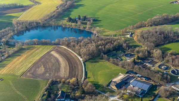 Am Abtskücher Teich in Heiligenhaus entsteht ein neues Bett für den Rinderbach