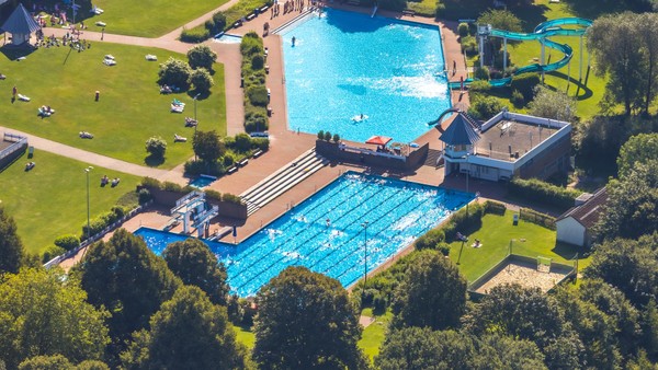 Kleiner und teurer: Eklat um Freibad-Pläne in Heiligenhaus