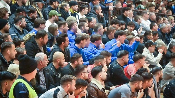 Halle Velbert 2025: Nach Skandalen – nun werden alle Fans per Video überwacht
