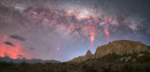 »Rote Kobolde«: Fotografen dokumentieren seltenes Wetterphänomen in Neuseeland