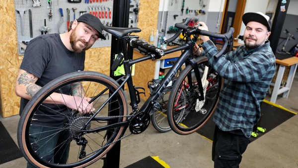 Zwei beste Freunde eröffnen Fahrrad-Werkstatt in Heiligenhaus