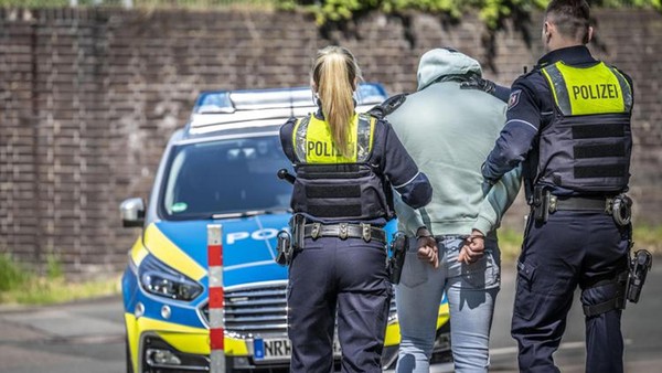 Polizeihund Caine fasst flüchtigen Fahrraddieb in Heiligenhaus