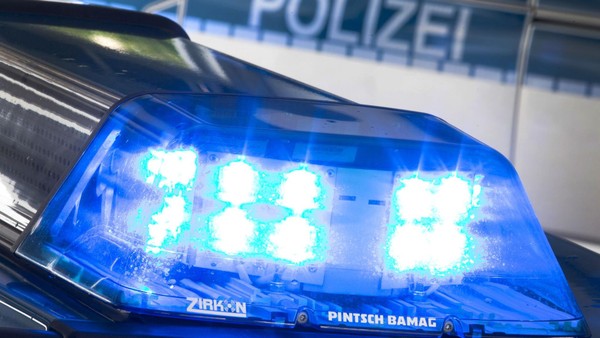 Über Rot gefahren: Person bei Unfall in Velbert schwer verletzt
