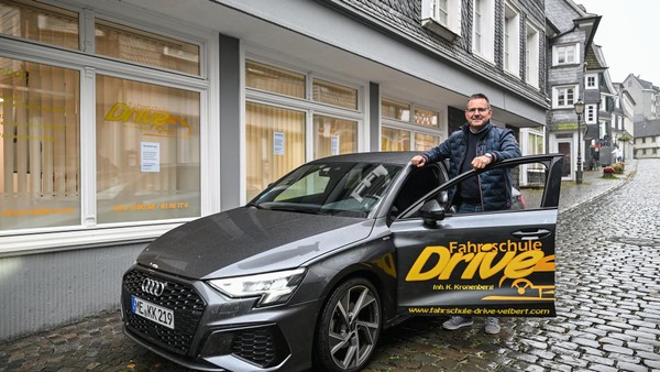 Fahrschule statt Bank: Ein Leerstand weniger in Velbert