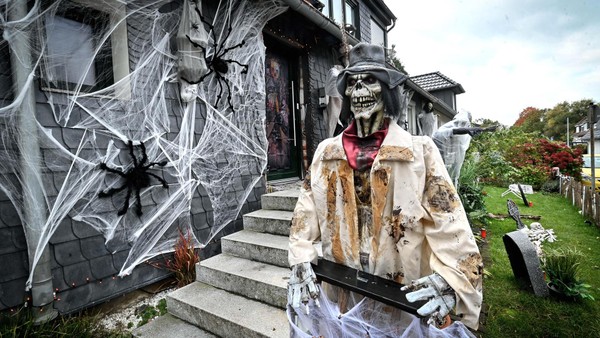21 gruselig-schöne Bilder vom Horrorhaus in Mettmann