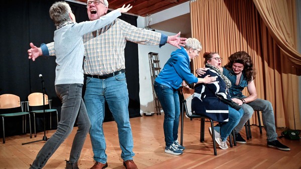 „Ist heftig“: Bei diesem Theaterstück braucht Velberts Ensemble starken Rückhalt