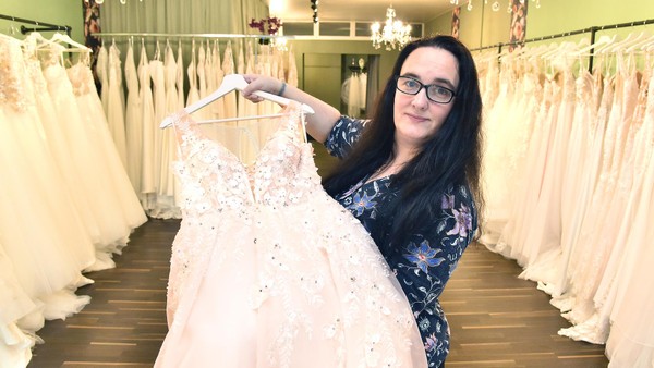 Hochzeitskleid kaufen oder leihen: Viel Service in Velberts neuem Brautladen