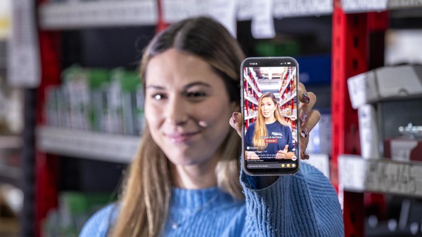 Schrauben, Shitstorm, starke Nerven: Was Firmenchefin (28) auf TikTok erlebt
