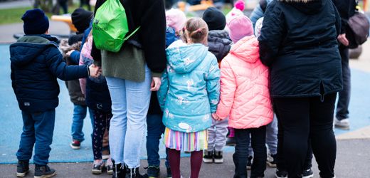 Jever: Streit unter Müttern eskaliert vor Grundschule – Kind verletzt