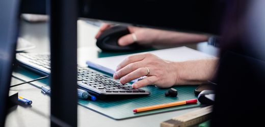 Bürokratie: Unternehmen mussten laut Umfrage 325.000 Mitarbeiter einstellen