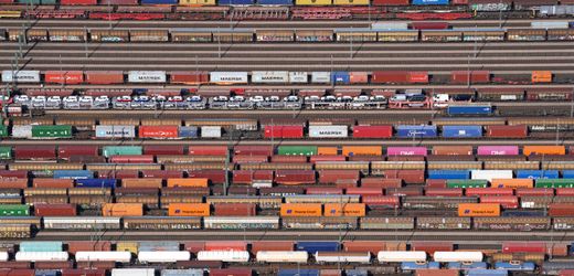 Teurer Güterverkehr: Industrie warnt vor neuem Kostenschock