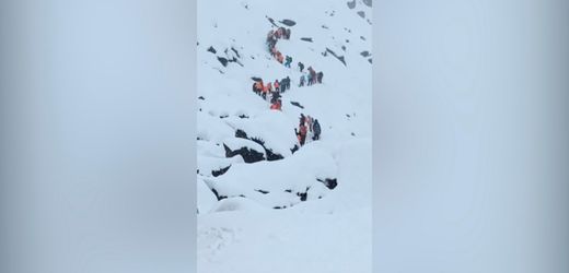Mount Everest: Schneesturm überrascht hunderte Bergtouristen