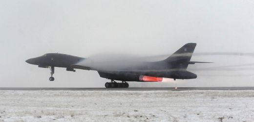 Venezuela: US-Überschallbomber fliegen parallel zur Küste des Landes