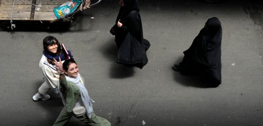Iran: Welche Kleiderordnung für Frauen gilt und wie sie sich dagegen wehren