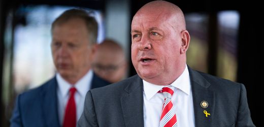 USA – Dave Taylor: Flagge mit Hakenkreuz in republikanischem Abgeordnetenbüro entdeckt