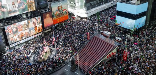 »No Kings«-Bewegung gegen Donald Trump: Millionen Menschen demonstrieren in den USA