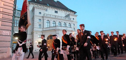 Unterwandern Burschenschafter Österreich?