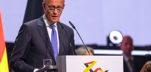Tag der Deutschen Einheit: Merz fordert neue Einheit, meint aber BRD