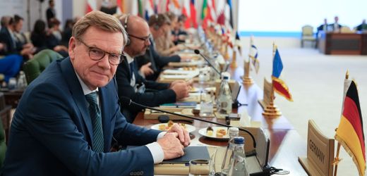 Johann Wadephul: Reise nach Kuwait sollte Routine sein. Dann funkte Donald Trump dazwischen