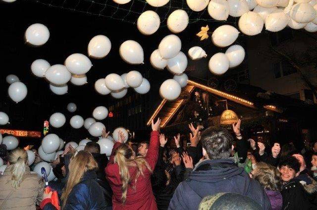 „Bergisches Dorf“ in Leverkusen-Opladen: Der Weihnachtsbaum steht schon bereit