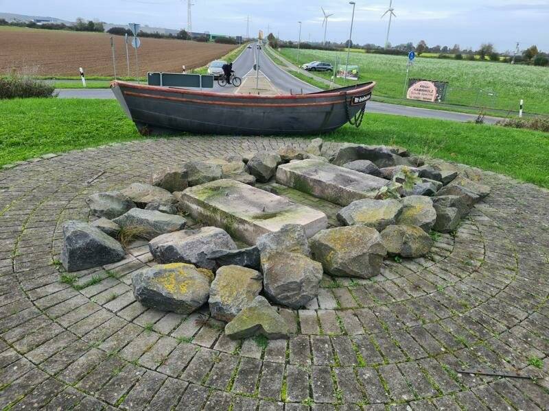 Bei Griethausen: Kradfahrer bei Unfall in Kreisverkehr in Kleve verletzt