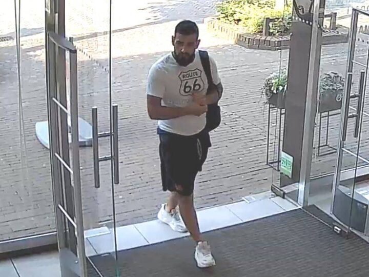 Nach Diebstahl in Goch: Polizei veröffentlicht Bilder von mutmaßlichem Ladendieb