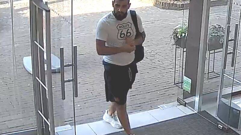 Nach Diebstahl in Goch: Polizei veröffentlicht Bilder von mutmaßlichem Ladendieb