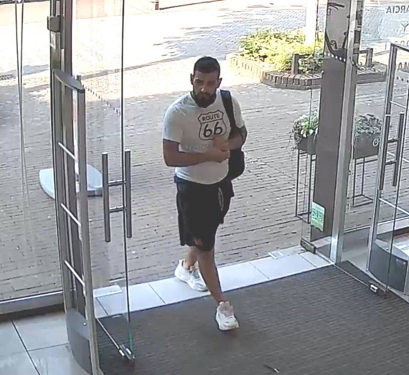 Nach Diebstahl in Goch: Polizei veröffentlicht Bilder von mutmaßlichem Ladendieb