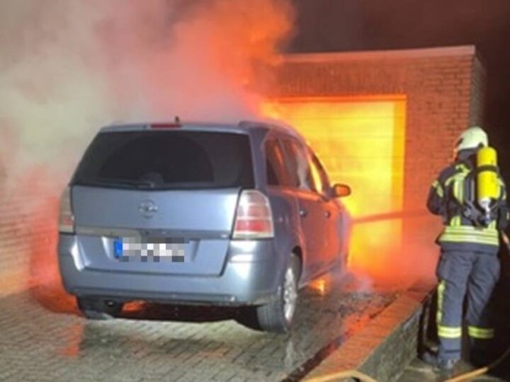 Brandserie reißt nicht ab: Wieder brennt ein Auto in einem Wohngebiet in Geldern