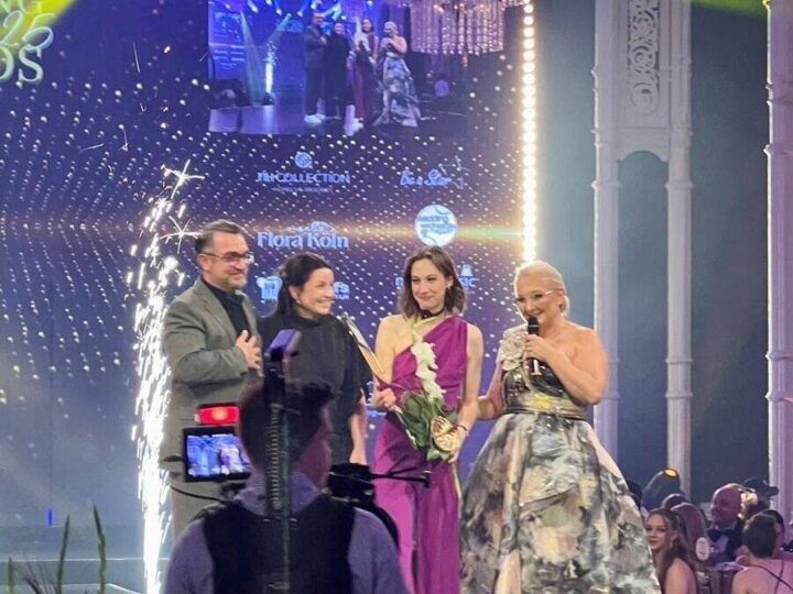 Eine Gewinnerin kommt aus Korschenbroich: Traurednerin Laura Müller holt „Wedding King Award 2025“