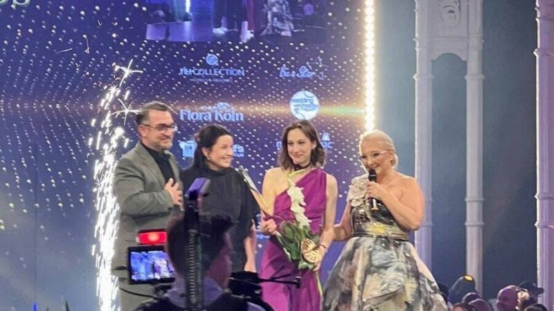 Eine Gewinnerin kommt aus Korschenbroich: Traurednerin Laura Müller holt „Wedding King Award 2025“