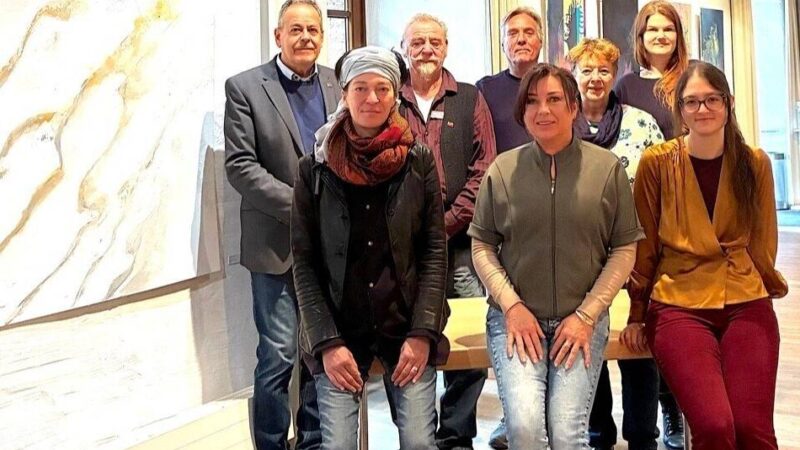 Neue Ausstellung in der Burg Brüggen: „Wendungen“ in Tusche, Draht und Öl