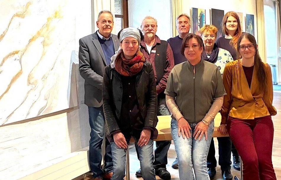 Neue Ausstellung in der Burg Brüggen: „Wendungen“ in Tusche, Draht und Öl
