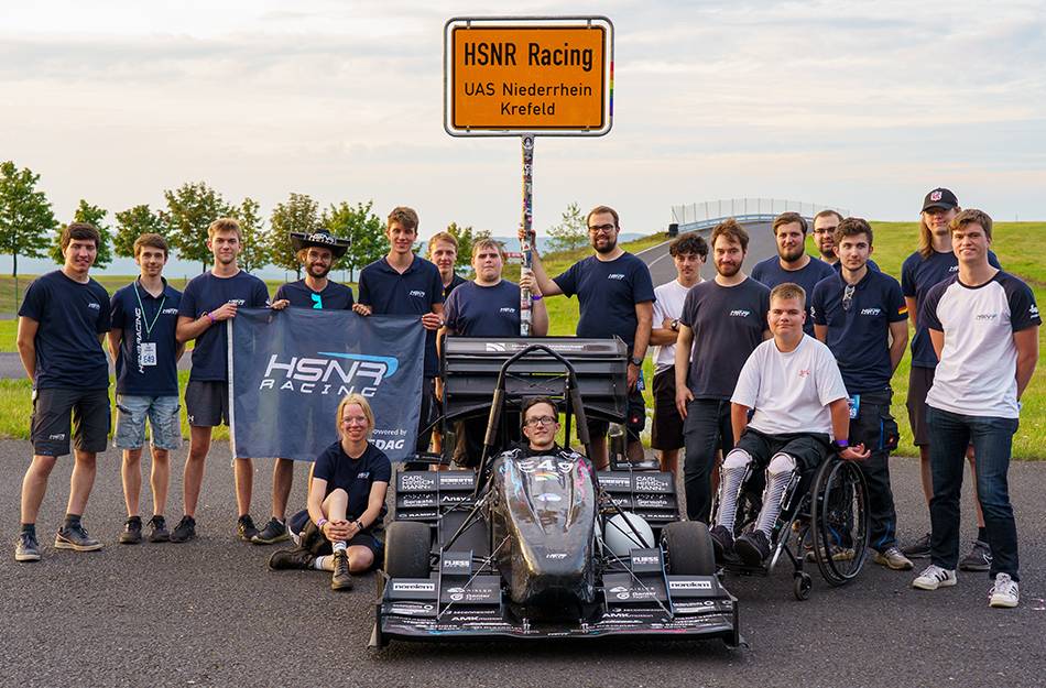 Hochschule Niederrhein: Studenten nehmen Meilenstein bei E-Rennwagen-Entwicklung